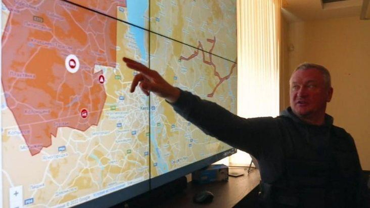 Ukrayna askerleri Kiev\'i nasıl savunuyor? Orduyu yöneten komutanlar anlattı: 64 km\'lik konvoy artık tehdit değil