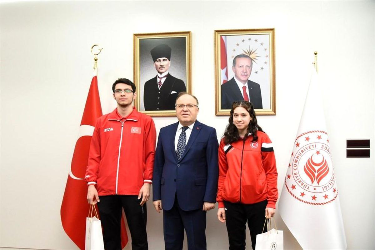 Zonguldaklı İrem, İşitme Engelliler Masa Tenisi Şampiyonasında ikinci oldu