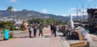 Alanya'da teknecilerin 'çöken iskele' isyanı