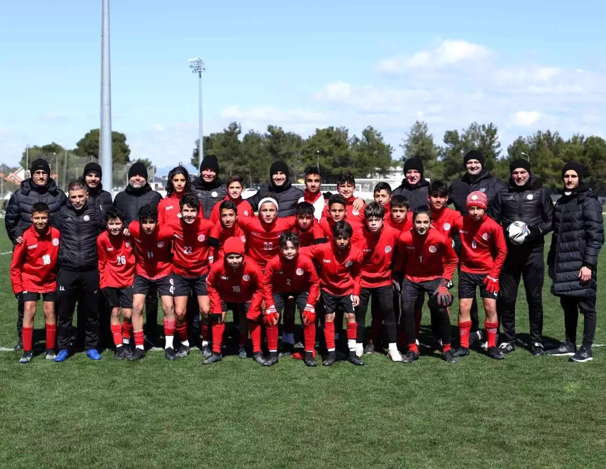 Antalyaspor U13 takımı Dubai yolcusu