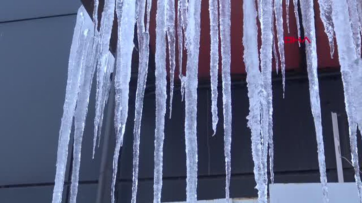 ARDAHAN\'DA KAR DURDU, SOĞUKLAR BAŞLADI