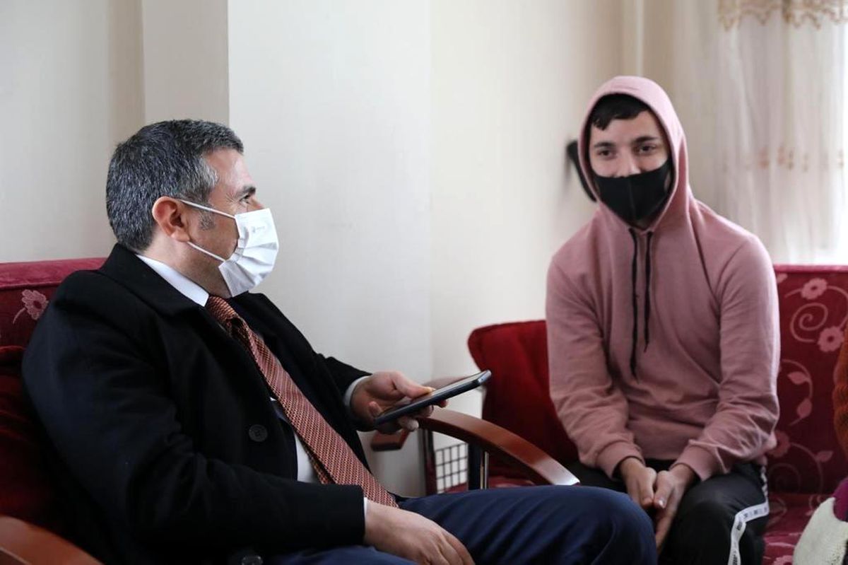 Asker olmak istedi Vali Atay devreye girdi
