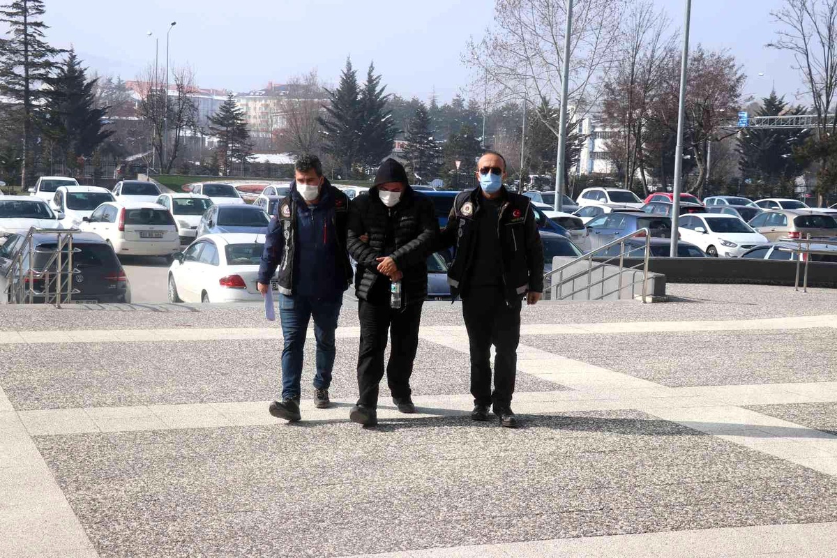 Bolu\'da 15 kilo uyuşturucuyla yakalanan şüpheli adliyeye sevk edildi