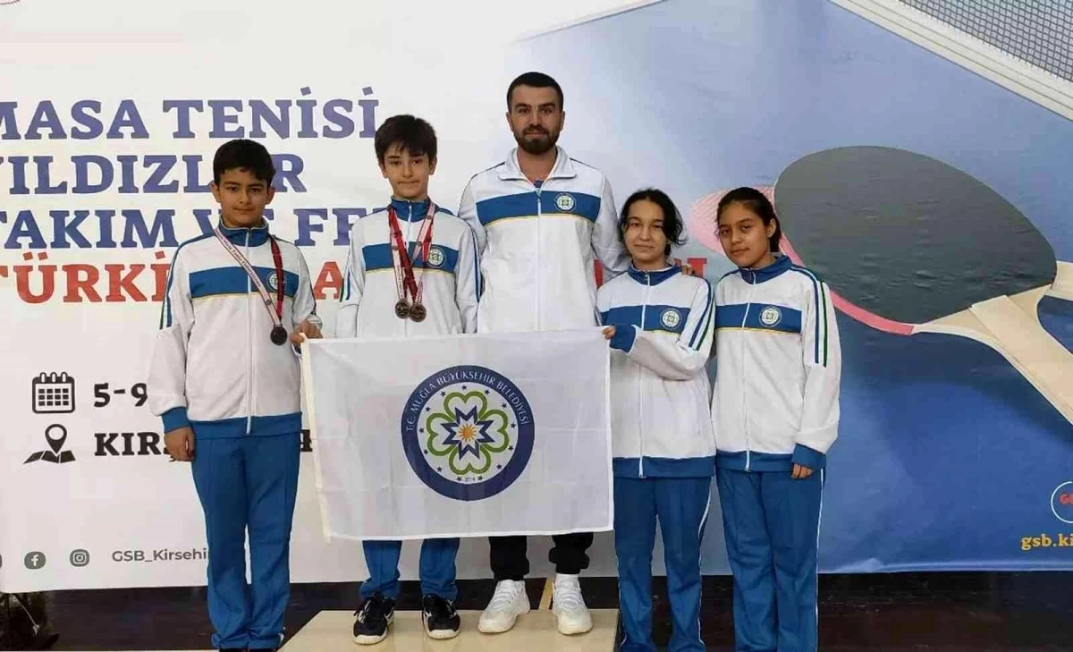 Büyükşehir Masa Tenisi sporcusu Türkiye 3\'üncüsü oldu