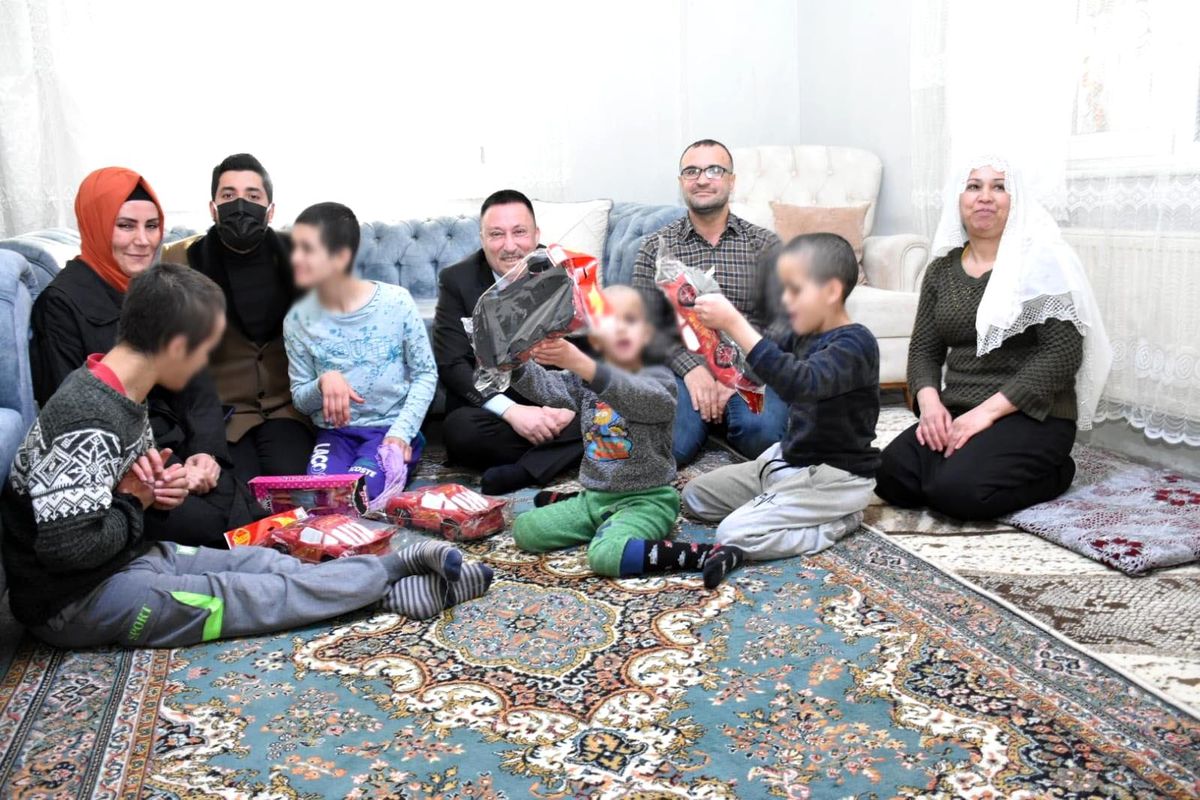 Engelli kardeşlerin ailesine Başkan Beyoğlu sahip çıktı