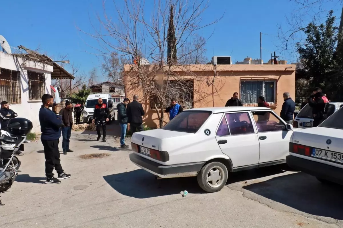 Antalya\'da hırsızlardan beyaz otomobil vurgunu... Aracının çalındığını polisten öğrendi