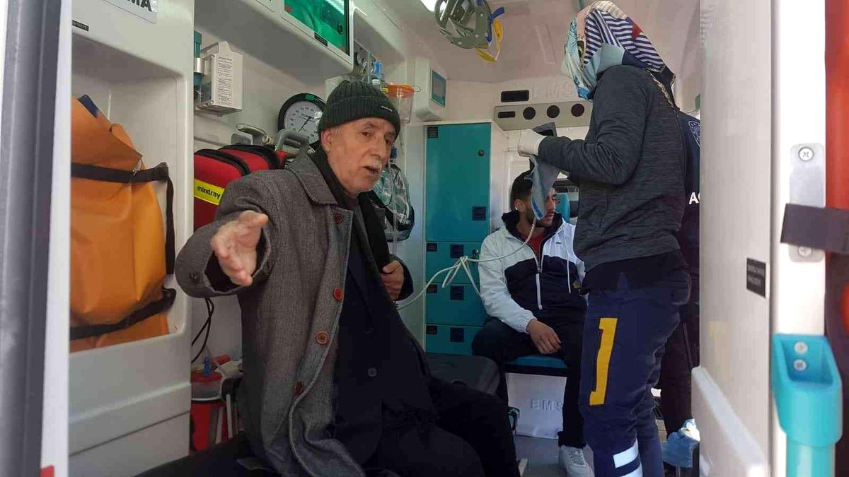 İki otomobil çarpıştı: 2 yaralı