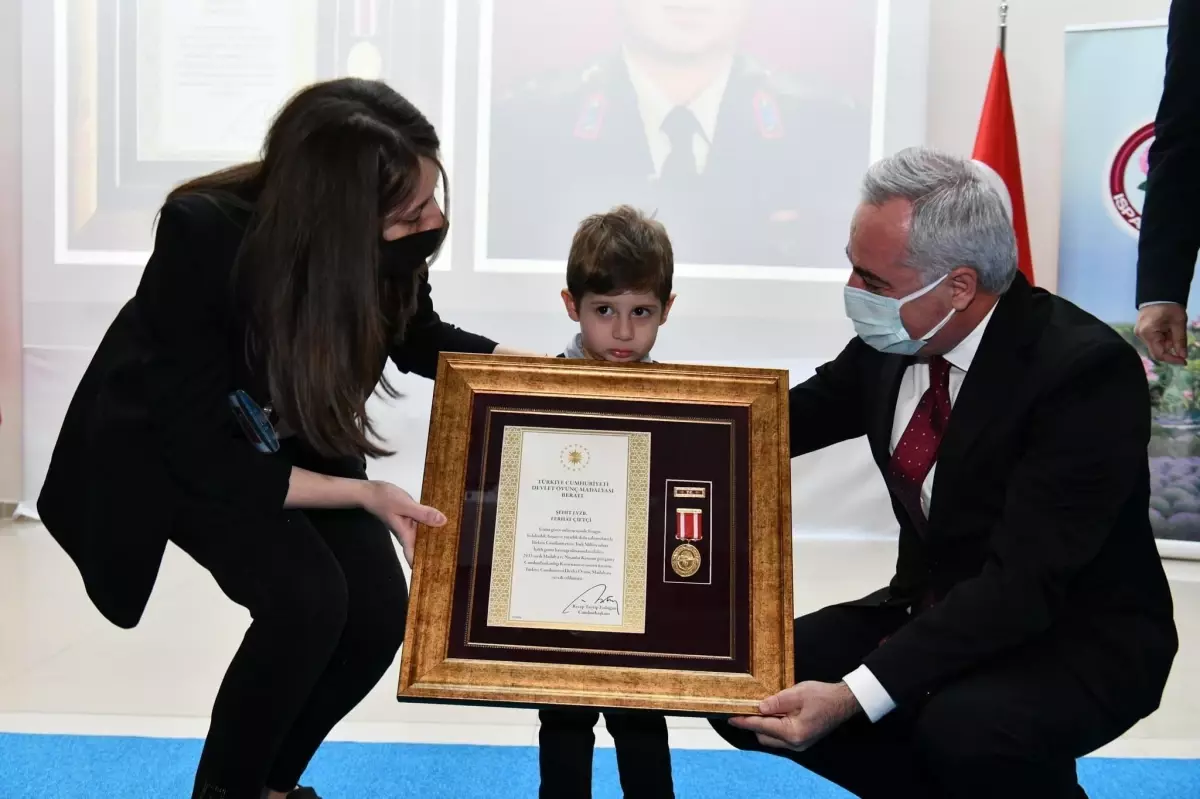 Isparta\'da Şehit ailelerine Devlet Övünç Madalyaları ve Beratları takdim edildi