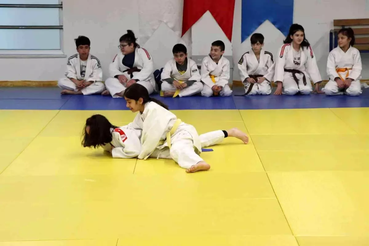 Judo hareketlerini il birinciliği için yaptılar