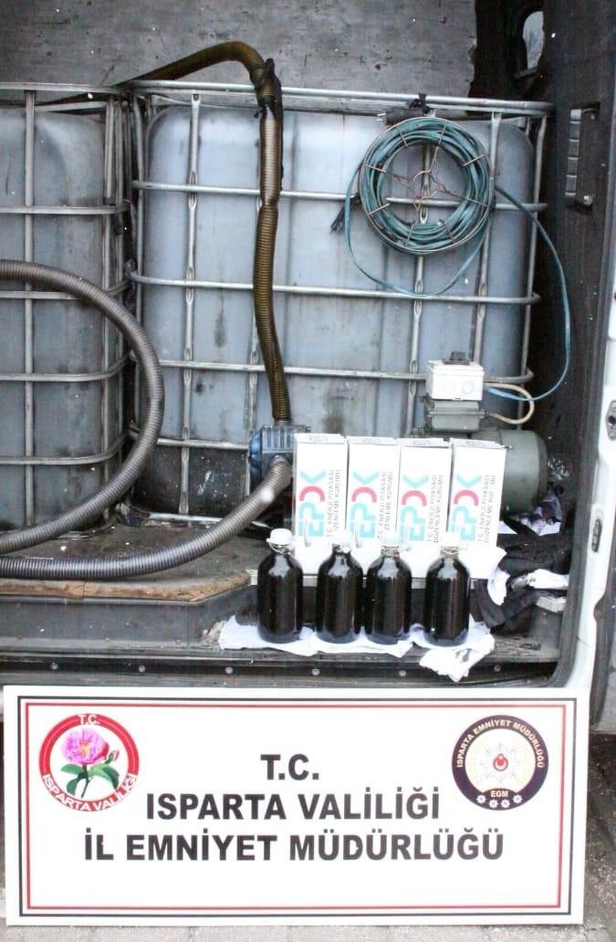 Isparta\'da 3 bin 216 litre kaçak akaryakıt ele geçirildi