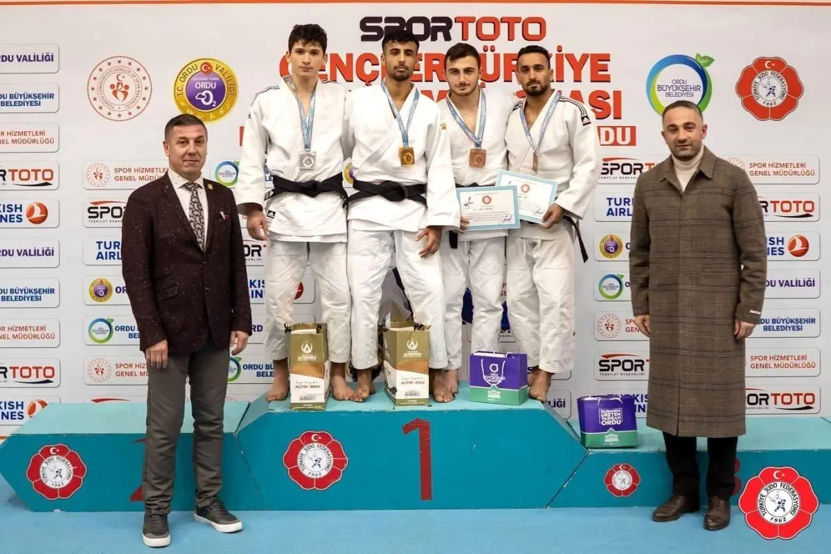 Kağıtspor Ordu\'dan 11 madalyayla döndü