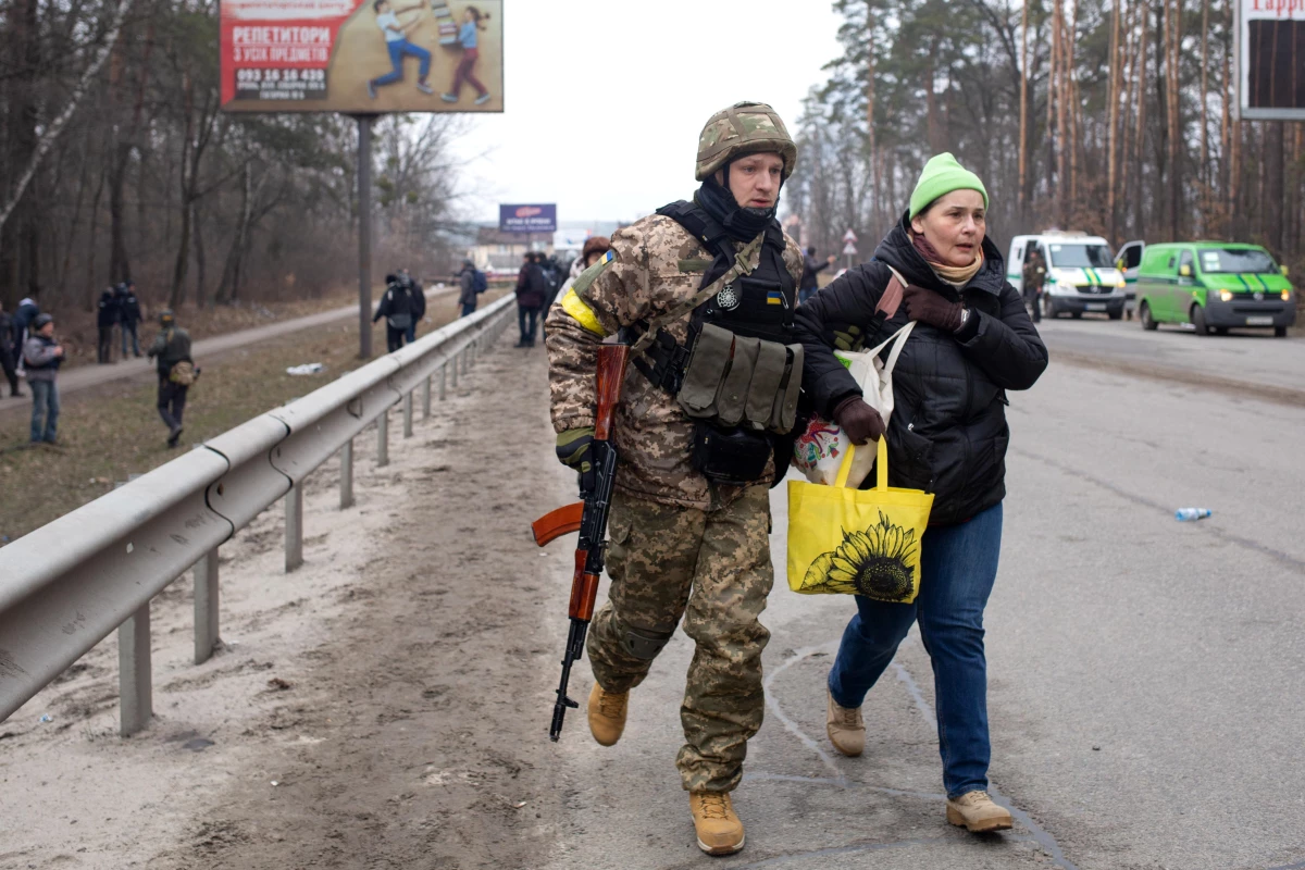 \'Kara Güneş\': Nazilerle ilişkili sembol neden Ukrayna\'da bazı askerlerin üzerinde?