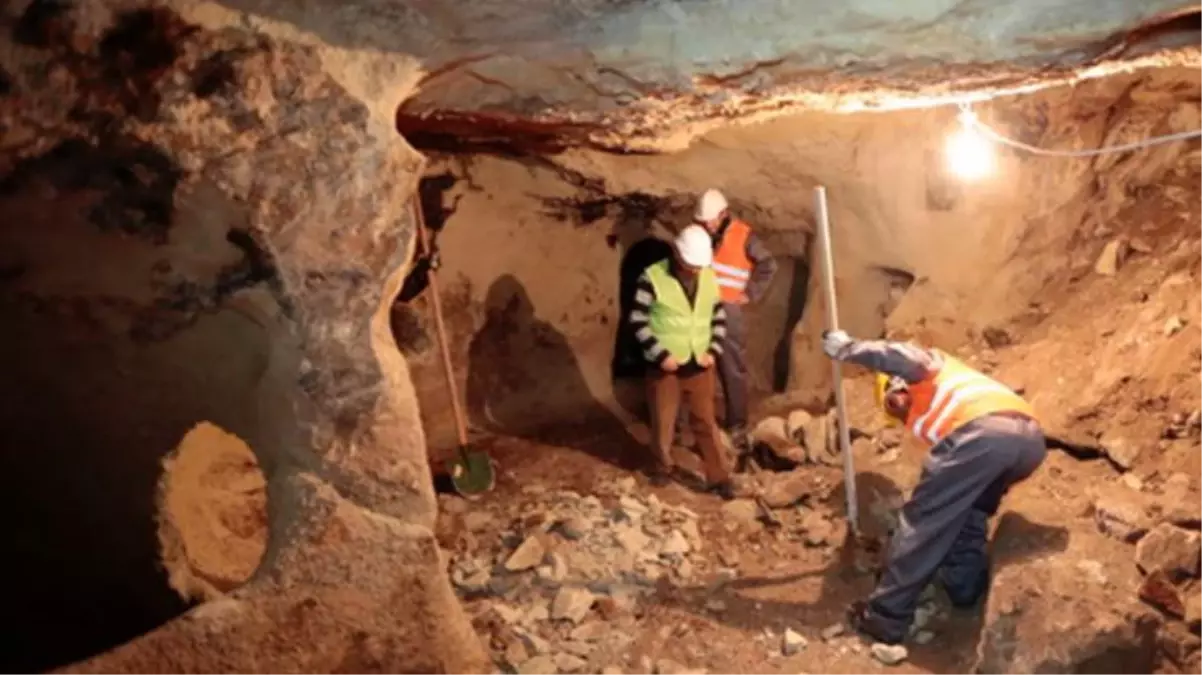 Kazı sırasında kazmaları mezara saplandı! İşçiler korku içinde yetkililere haber verdi