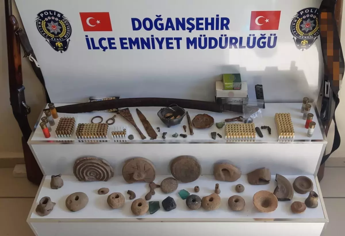 Malatya'da uyuşturucu operasyonunda tarihi eser ele geçirildi