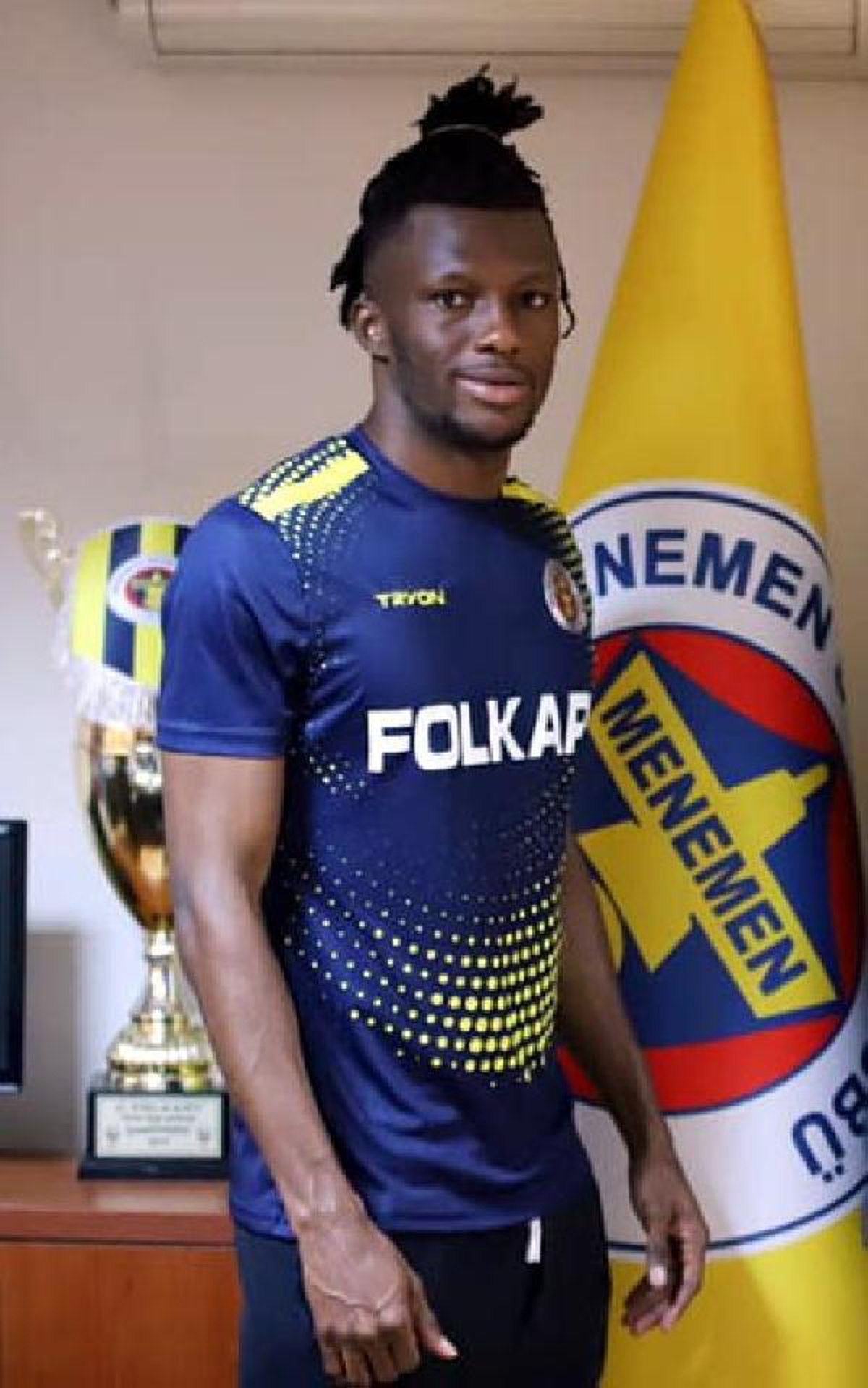 Menemenspor\'un amatörden yeni keşfi Harrison