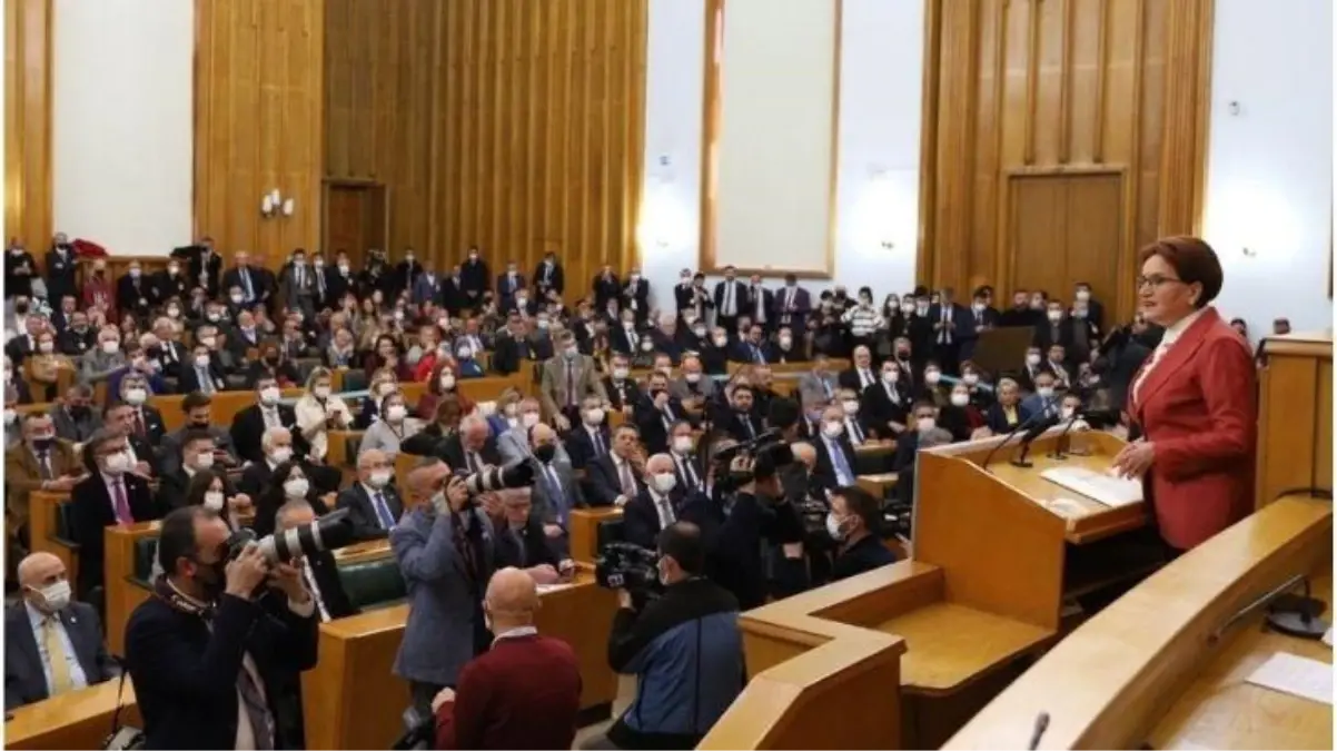 Meral Akşener doktorlara destek verdi ve Sivas Kongresi\'ne katılan Tıbbiyeli Hikmet\'in hikayesini anlattı: İşte o anekdot!