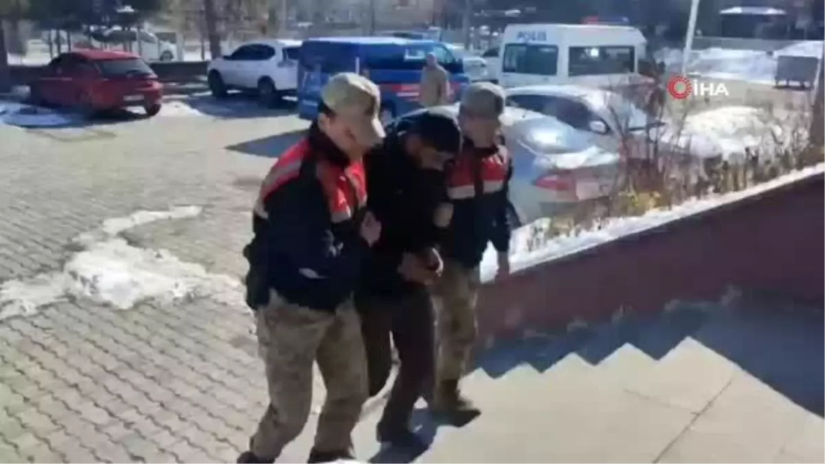 Ödünç aldığı minibüsle göçmen kaçakçılığı yapan şahıs tutuklandı