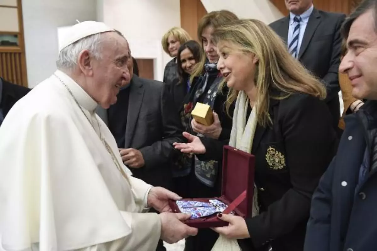 Papa Francis, aralarında Türk bilim insanının da bulunduğu heyeti kabul etti