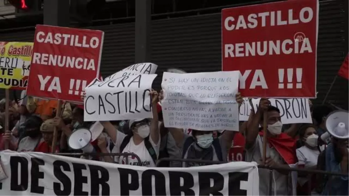 Peru'da hükümet karşıtları protesto gösterisi düzenledi