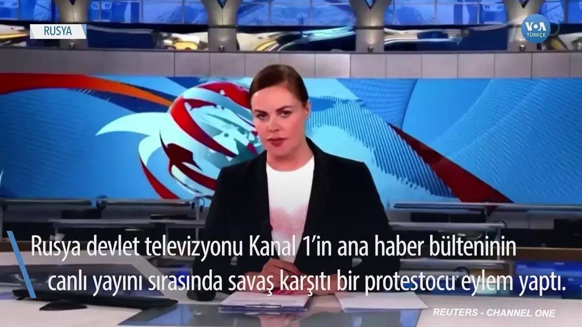 Rusya\'da Canlı Yayın Sırasında Savaş Karşıtı Protesto