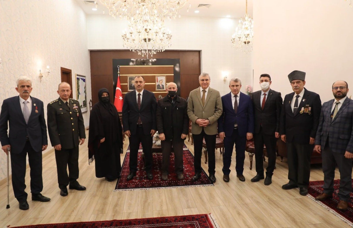Sakarya ve Zonguldak\'ta şehit ailelerine Devlet Övünç Madalyası ve Beratı verildi