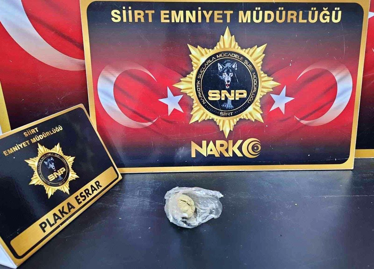 Siirt\'te üzerinde uyuşturucu bulunan 2 şüpheli yakalandı