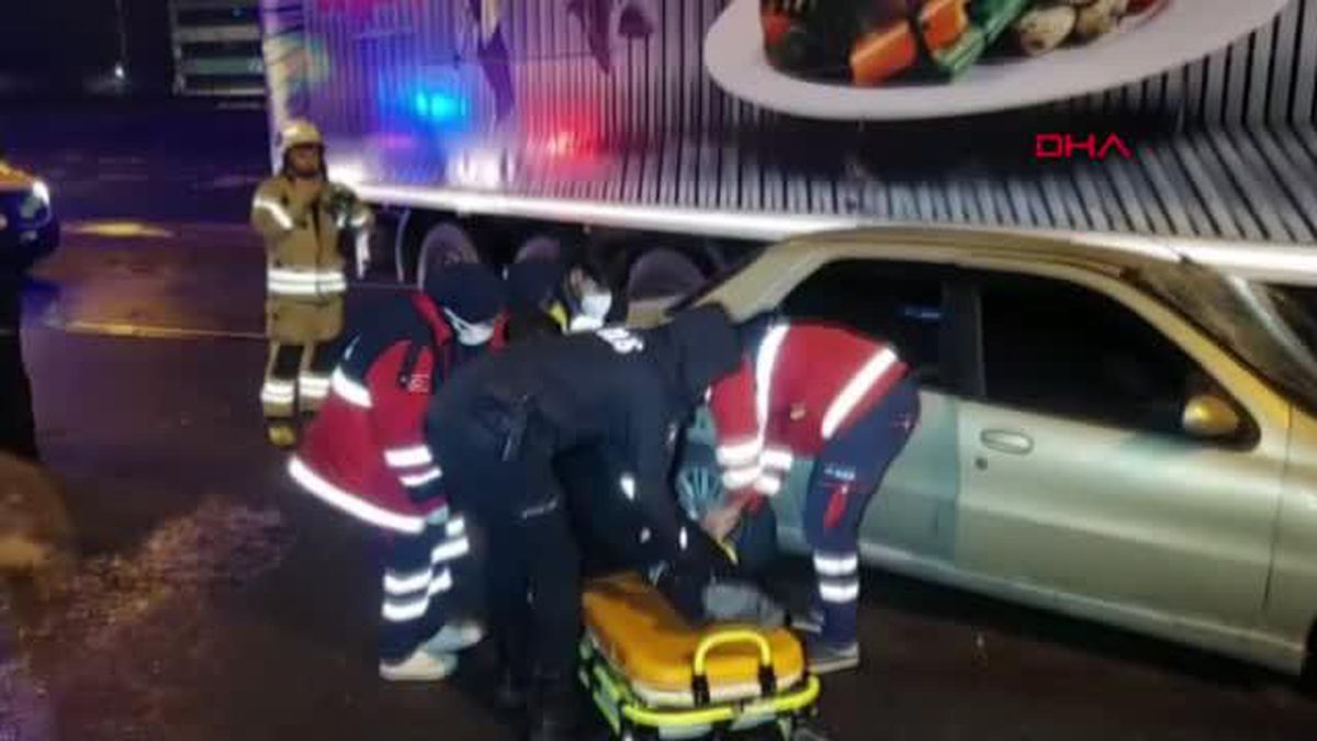 Sultanbeyli'de otomobil TIR'ın altına girdi: 1'i ağı, 3 yaralı