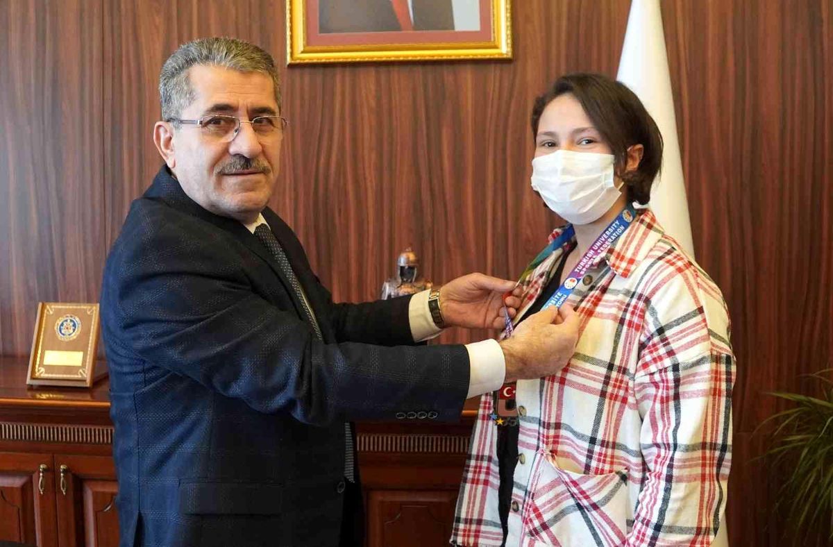 Türkiye üçüncüsü Rektör Cebeci\'yi ziyaret etti