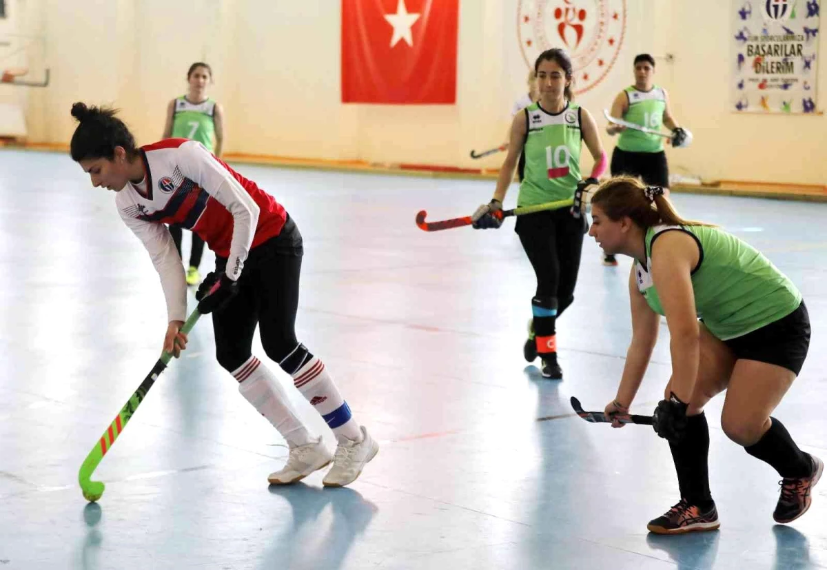 Üniversitelerarası hokey şampiyonası GAÜN\'de yapılıyor
