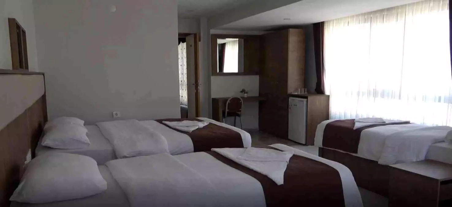 AK Partili Başkan şehir dışına sevk edilen hastalara konaklanmaları için otel ile anlaştı