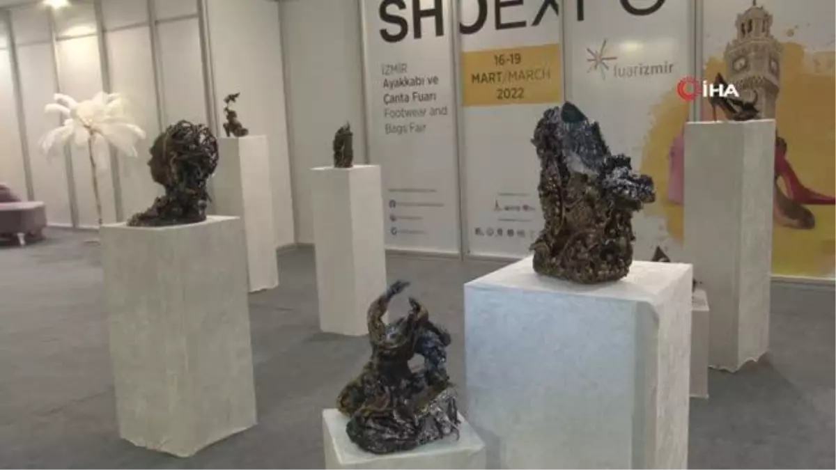 Atıklardan ayakkabı yaptı... Tasarımcı Fırat Karapınar, heykeli andıran tasarım ayakkabılarını atık malzemelerden yapıyor