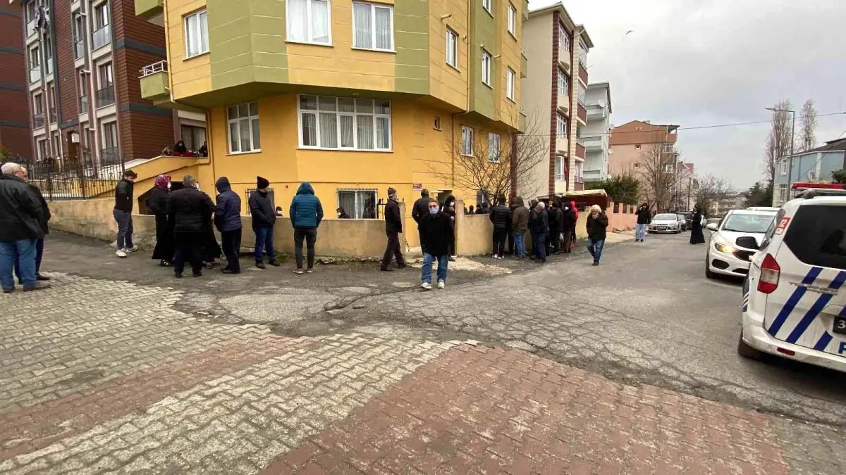 Son dakika haberleri... Büyükçekmece\'de dehşete düşüren olay... Babasını öldürdü, başında bekleyip polise teslim oldu