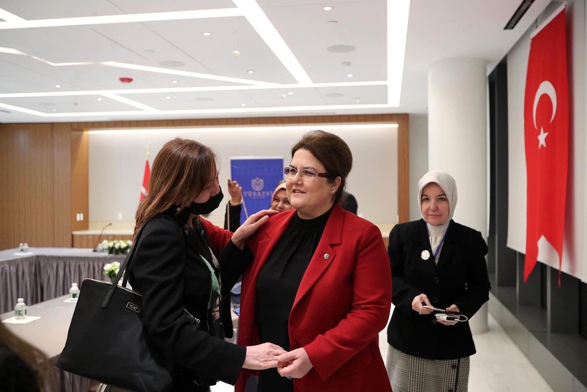 Bakan Yanık, New York\'ta kadın kanaat önderleri ile bir araya geldi