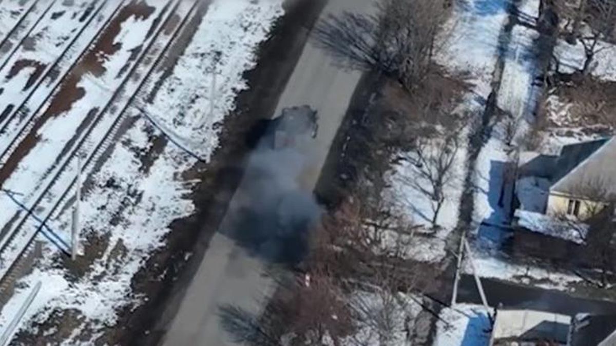 Barış görüşmeleri savaşı hafifletmedi! Ukrayna, Rus askerlerini taşıyan kamyona bazuka ile saldırı düzenledi