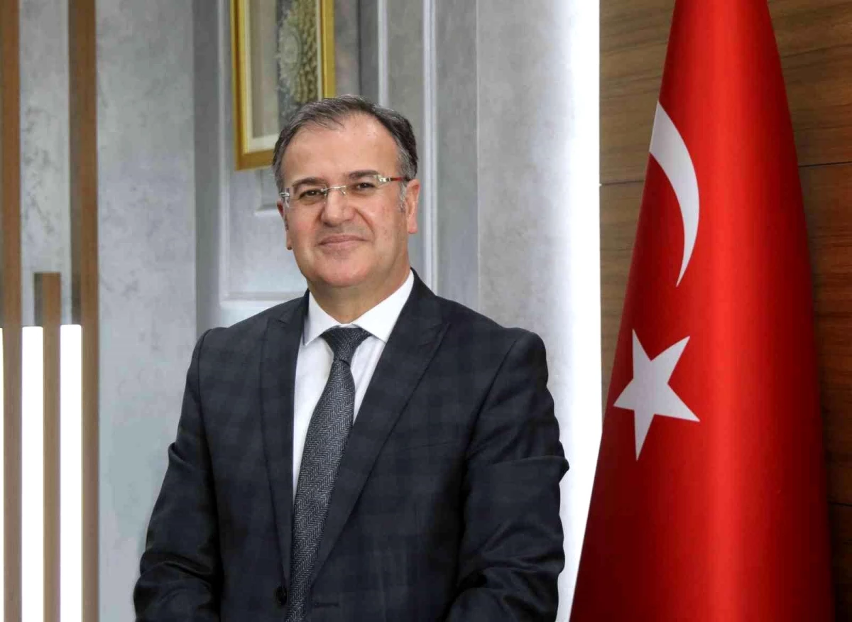 Başkan Özdoğan: "Vatan sevgisinin dünyaya gösterildiği bir destandır Çanakkale"