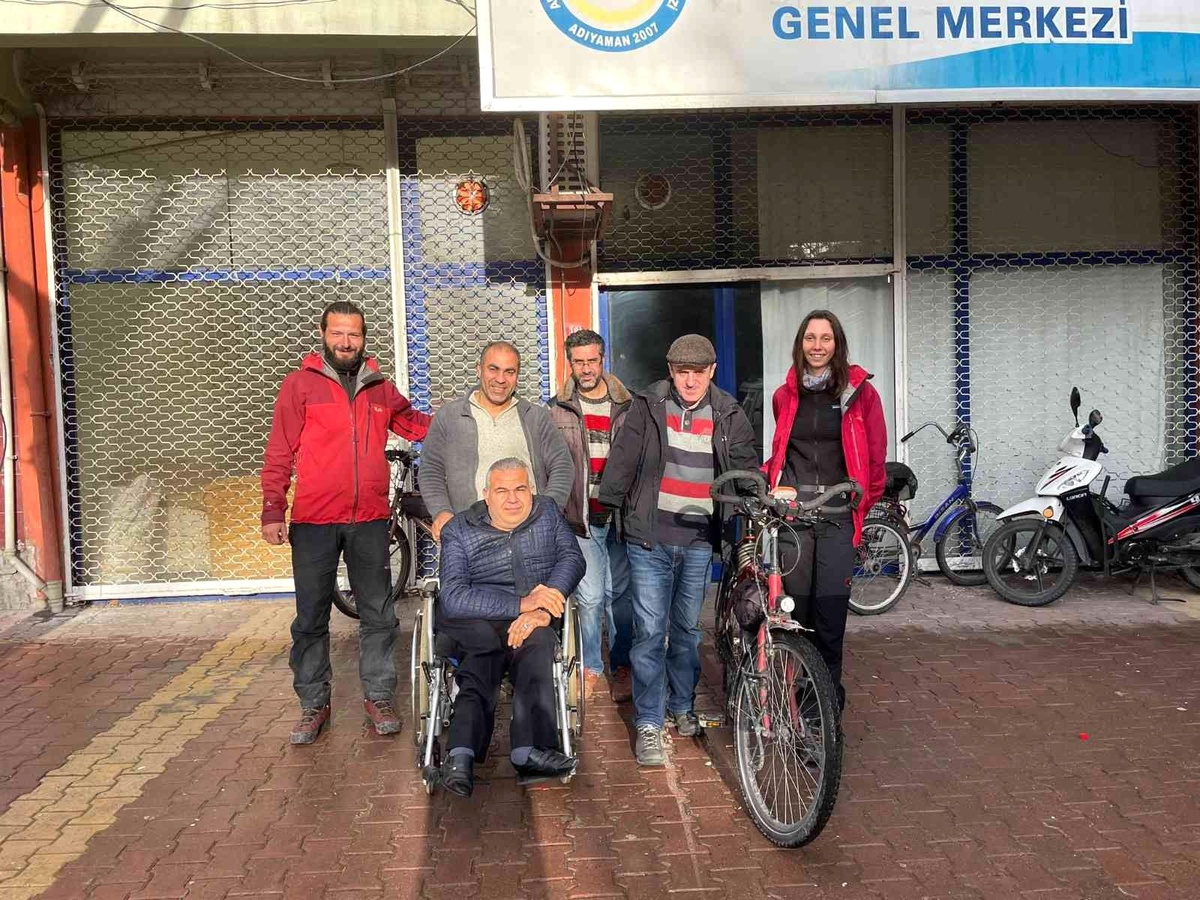 Bisiklet ile ülkeleri gezen çift Adıyaman\'a geldi