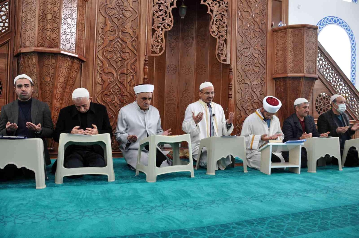 Bulanık\'ta Berat Kandili dualarla ihya edildi