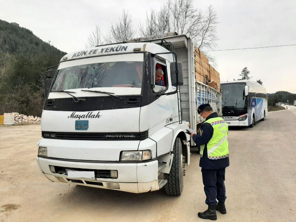 Burdur\'da trafik denetimleri devam ediyor