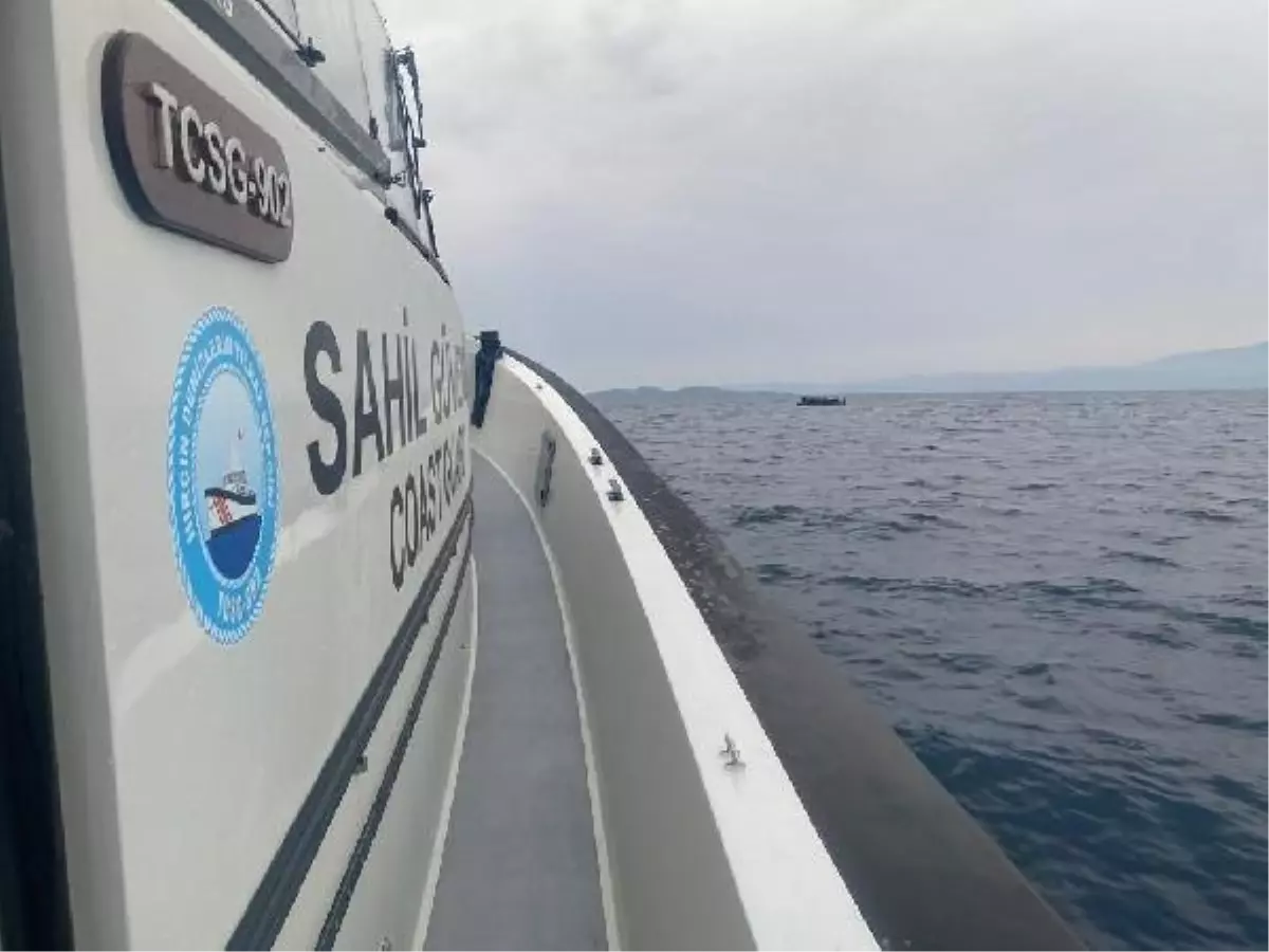 Çeşme'de 29 kaçak göçmen kurtarıldı