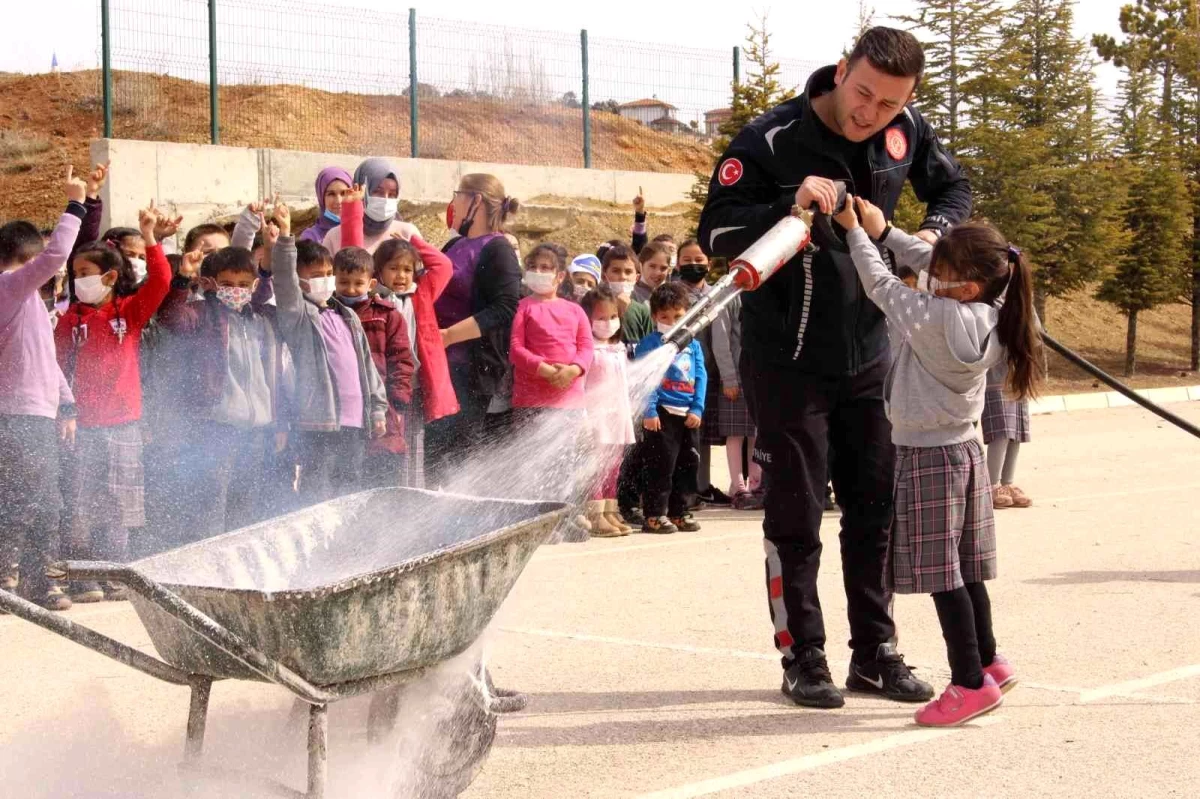 Elmalılı öğrencilere yangın tatbikatı