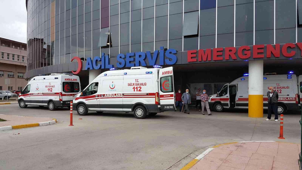 Erzincan\'da trafik kazası: 8 yaralı