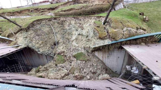 Esenler'de İBB'ye ait parkta toprak kayması: Facianın eşiğinden dönüldü