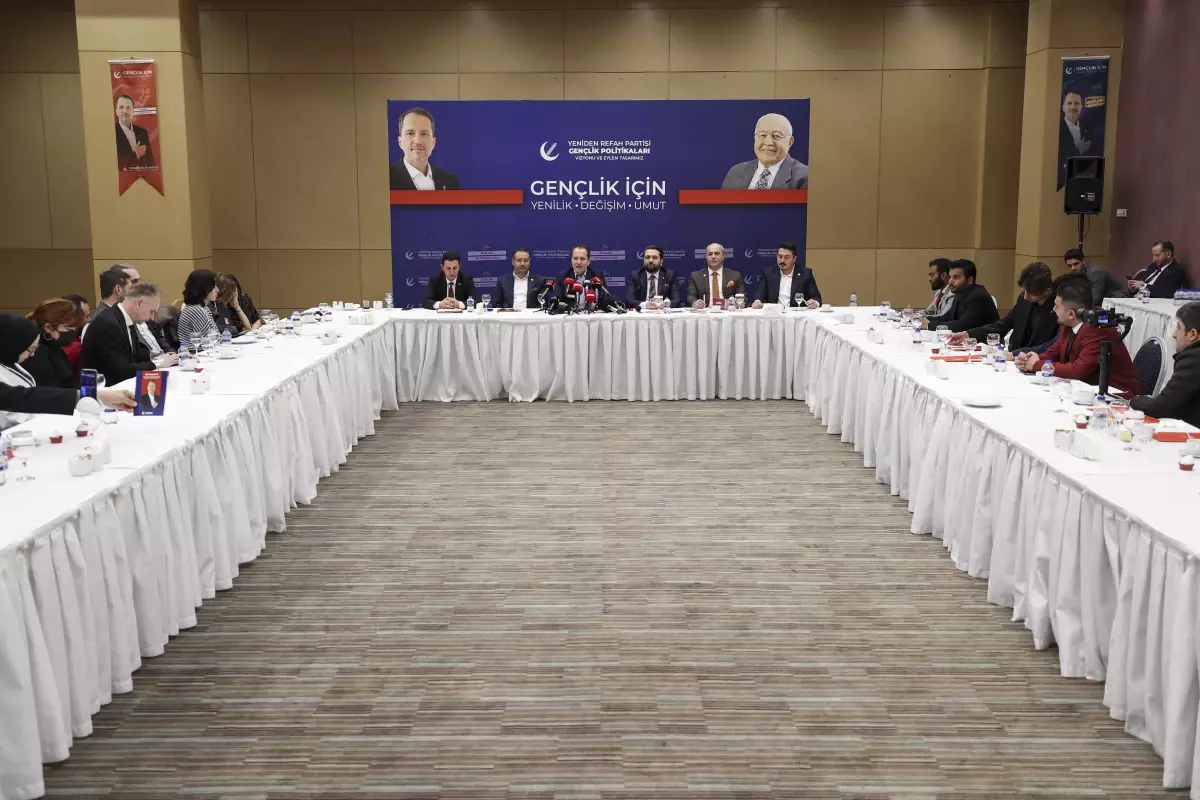 Fatih Erbakan, partisinin 'Gençlik Politikaları Vizyonu ve Eylem Tasarısı'nı açıkladı