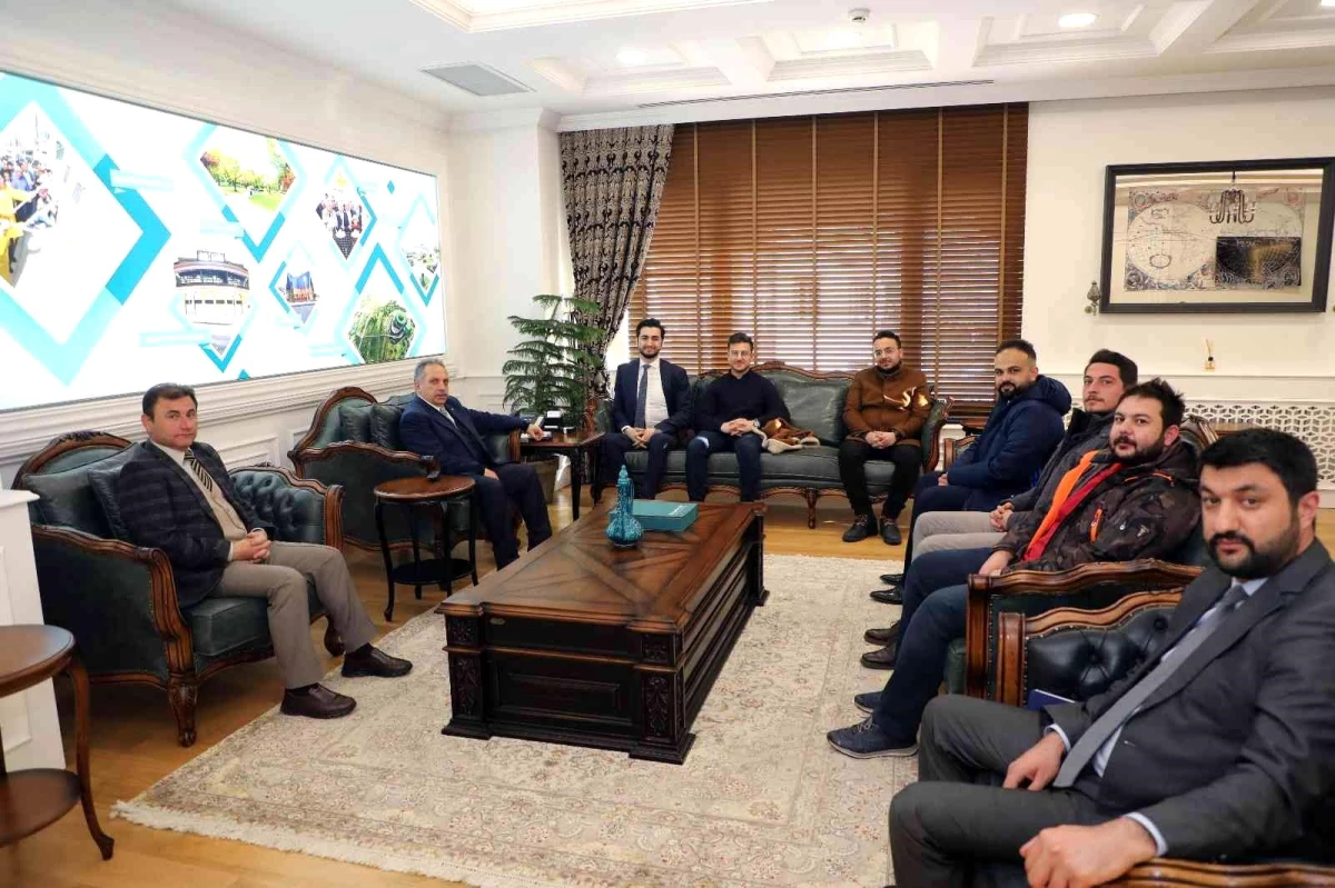 Genç doktorlar, Talas Belediye Başkanı Mustafa Yalçın\'ı ziyaret etti