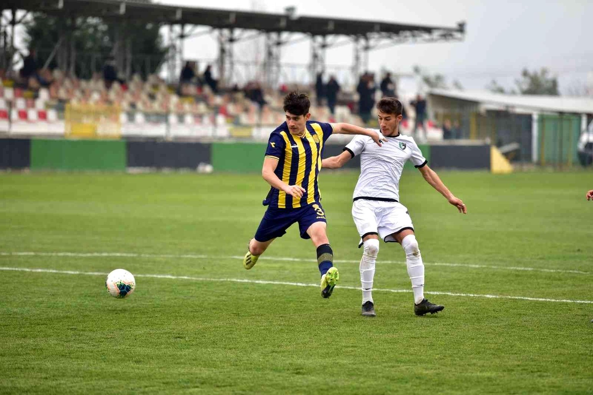 Genç Horozlar, MKE Ankaragücü\'nü elinden kaçırdı
