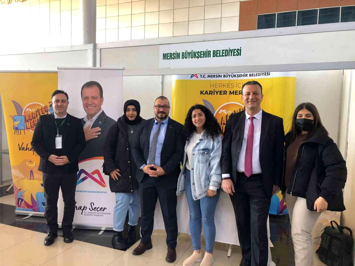 Kariyer Merkezi, bölgesel fuarda üniversitelilerle buluştu