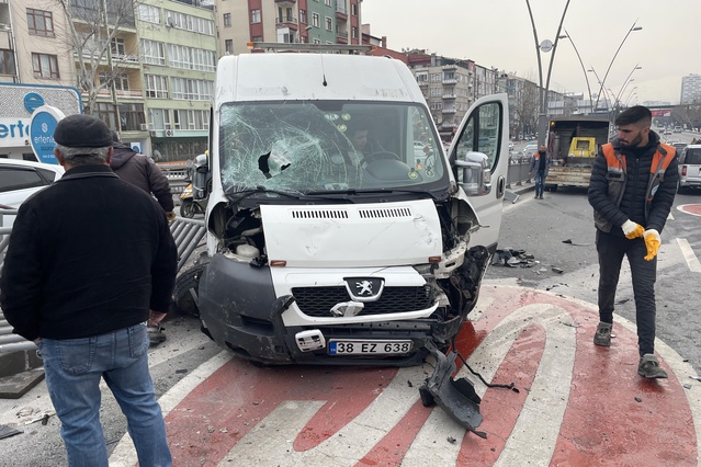 Zincirleme trafik kazasında 1 kişi yaralandı