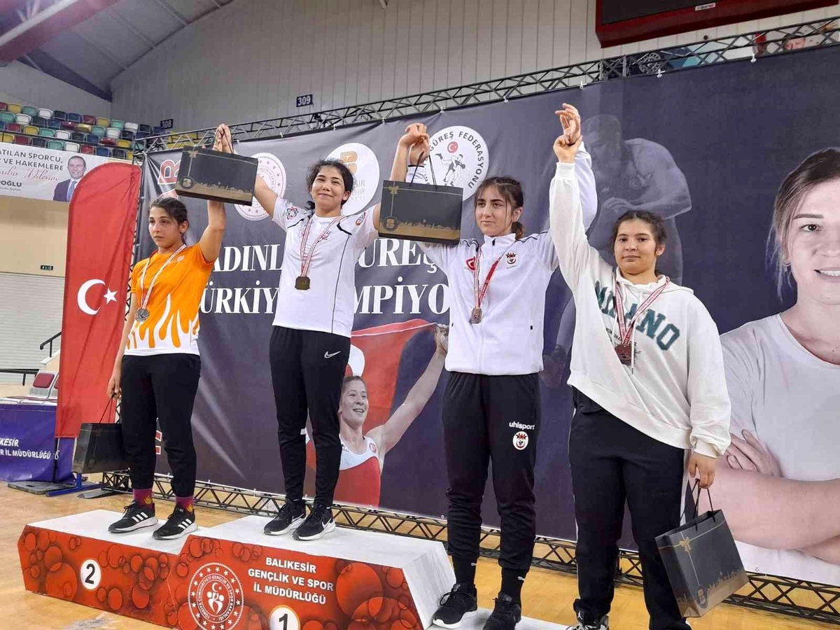 Köyceğizli Sevgi Keser, U17 Kadınlar Güreş Şampiyonası\'nda üçüncü oldu