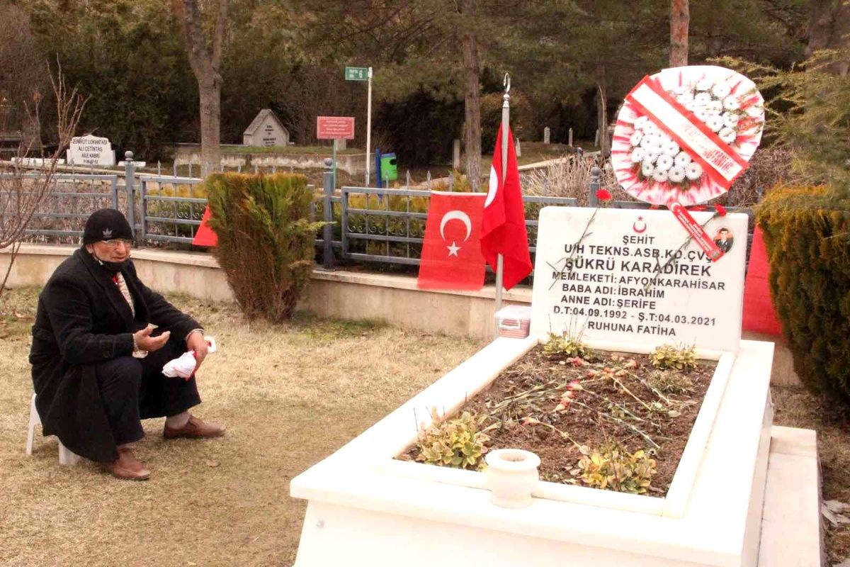 Mezarlıklarda kandil yoğunluğu