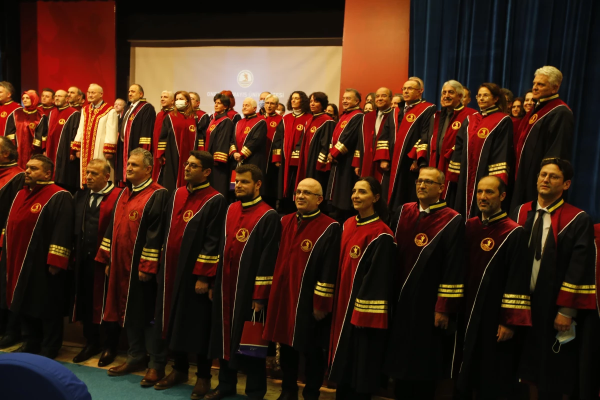 OMÜ\'de 168 öğretim üyesi için cübbe giyme töreni düzenlendi